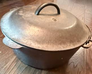 Cast Iron Dutch Oven with Trivet