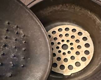 Cast Iron Dutch Oven with Trivet