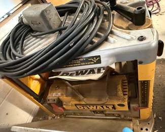 DEWALT DW734 Thickness Planer