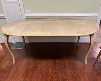 Table with 2 leaves.