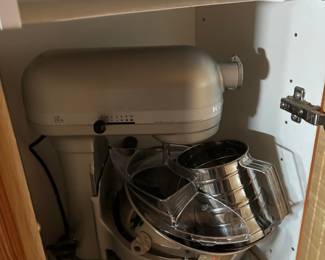 KitchenAid Professional 600 Series 6-Quart Bowl-Lift Stand Mixer