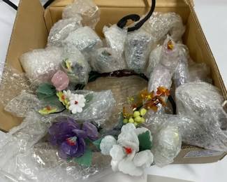 Smithsonian Glass Floral Wreath with Box Black Wreath Hanger