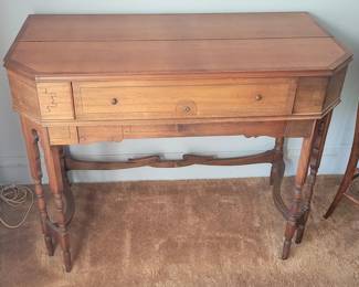 Beautiful antique desk, The Daisy Line