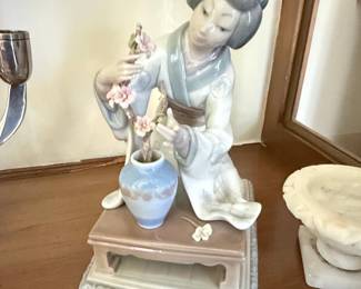 Lladro Geisha Flower Arranger Figurine #4840