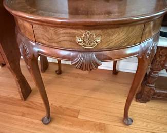 Baker Furniture Queen Anne Style Burl Walnut Round Side Table with Drawer