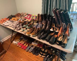 Large selection of shoes Size 7