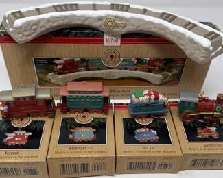 006 Hallmark Claus Co. Railroad Trestle And Train Set