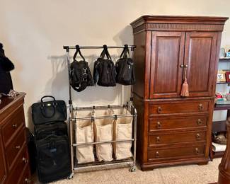 Nice heavy duty laundry hamper