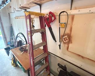 Werner - (225lb) 6" ladder
