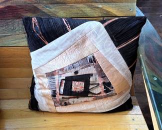 FURN28c 10 throw pillows