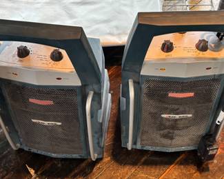 TL123 2 Black and Decker 1500W electric space heaters