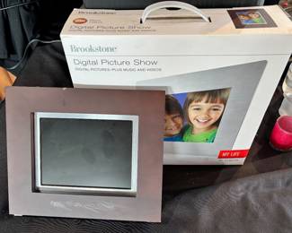 OO31 digital picture frame