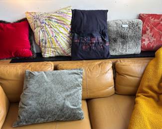FURN28a 10 throw pillows