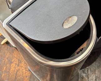 OO18 metal waste recepticle