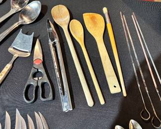 GC3546 Cheese spatula, scissors, wooden spoons, tongs, brush, 4 skewers
