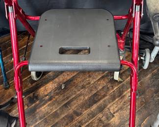 OO23 walker convertyable to chair