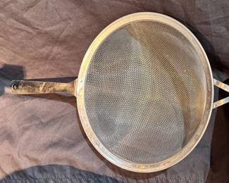 GC95 Metal Strainer with handle