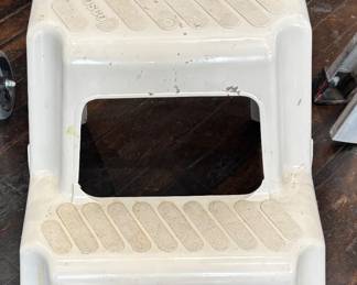 OO21 step stool