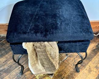FURN21b black velvet stool