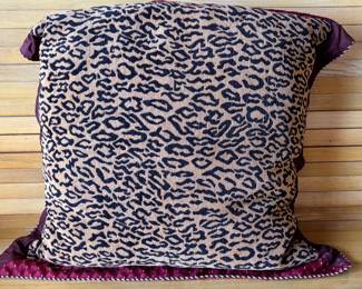 FURN28b 10 throw pillows