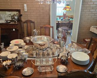 Gorgeous plated Heritage Rogers punch bowl & 19 cups