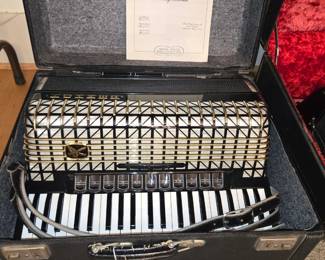 Horner Atlantic IV DE Luxe accordion 