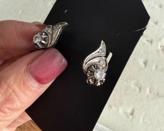 14K White Gold Diamond Antique Earrings