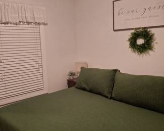 Serta King Size Adjustable Bed  (Wall Decor not available)