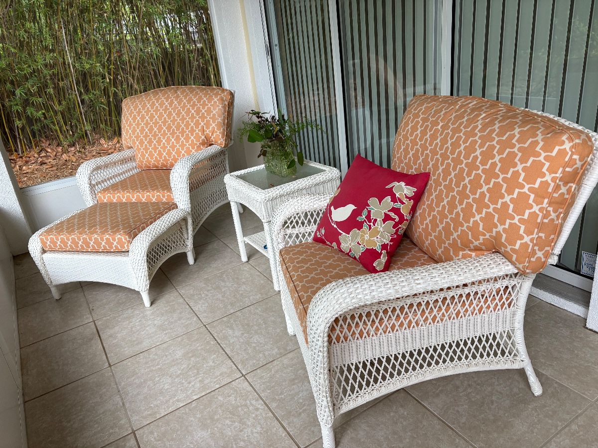 Wonderful Martha Stewart Patio Set! Looks Brand New! Big Large Chairs $400 each Call Donna at 850-516-2425 to Buy!