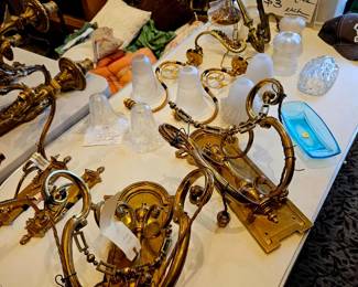 Lighting fixtures