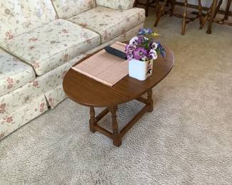 Drop leaf oak small table