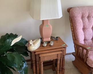 Nesting table with a ceramic mauve lamp
