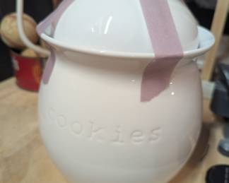 White cookie jar