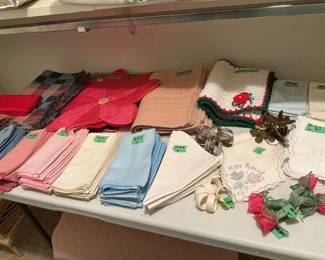 Napkins, mats and napkins rings