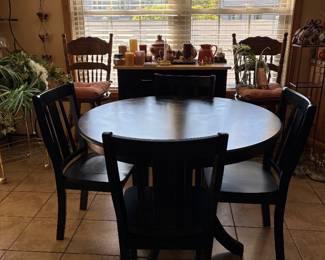 Super Cute Kitchen Table & Chairs