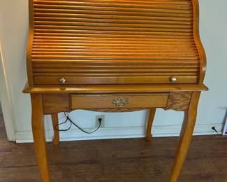 Small pine roll top desk. Like new!