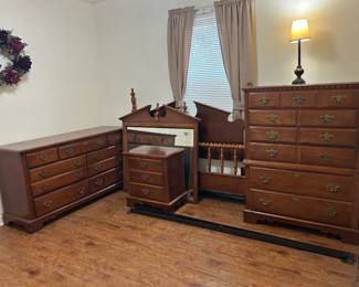 Complete Queen Bedroom Suit. Broyhill. NO MATTRESSES!!