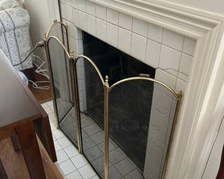 Beautifull brass fireplace screen.'