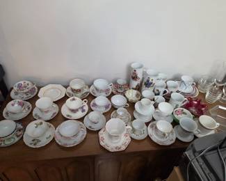 Lots of cups and saucers including bone china
