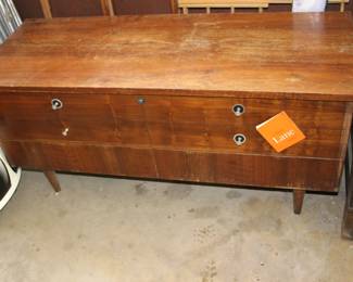 Lane cedar chest