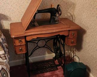 Working Antique Sewing Machine