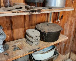 LARGE Cast Iron Dutch Oven