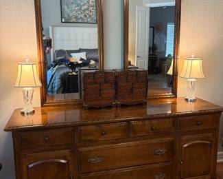 Ethan Allen Bedroom Suite/ Includes Dresser…