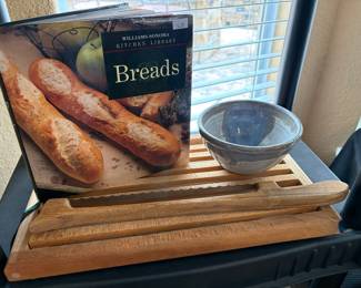 Mountain Woods Oak Fiddle Bow Bread Knife And Cutting Board