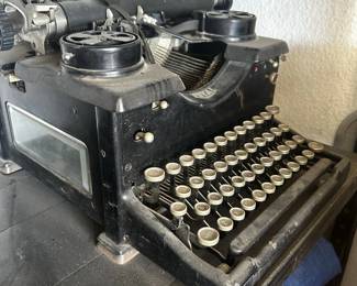 Vintage Royal 10 Typewriter