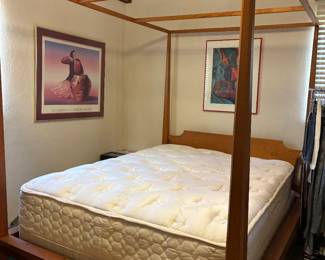 Ethan Allen canopy full bed, mint Sealy mattress