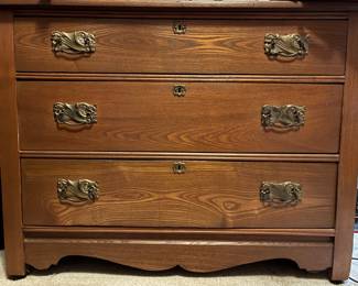 Vintage 3 drawer dresser with lock