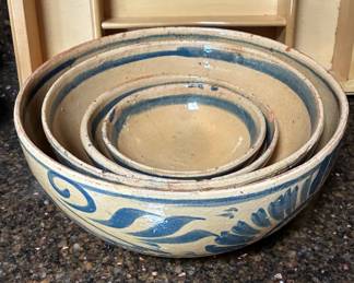 Vintage Mexican pottery nesting bowls