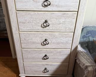 Chest of drawers