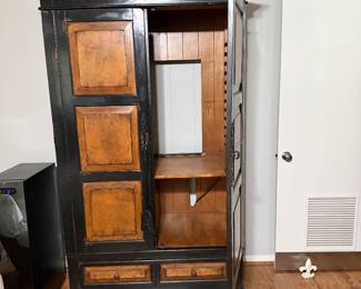 Entertainment center